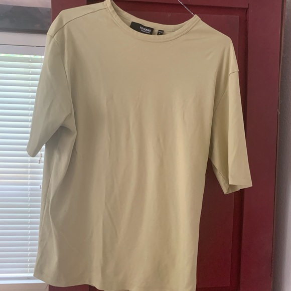 Simple green tee shirt. MURANO brand. - Picture 2 of 5